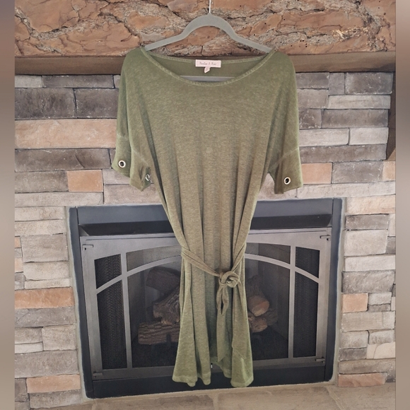 H&R T-Shirt Dress - Picture 1 of 12